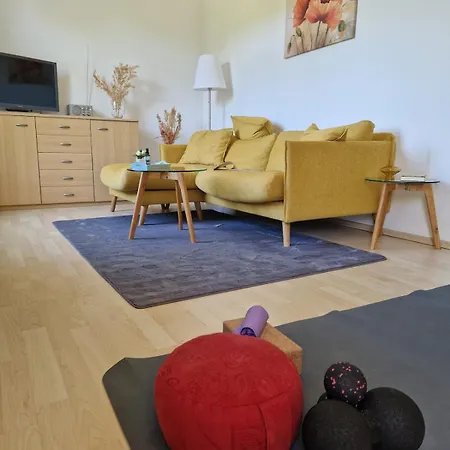 Landgräfin Im Herrenhaus Carolinenhof - Ruhe - Yoga Im Park *
