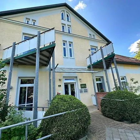 Landgräfin Im Herrenhaus Carolinenhof - Ruhe - Yoga Im Park